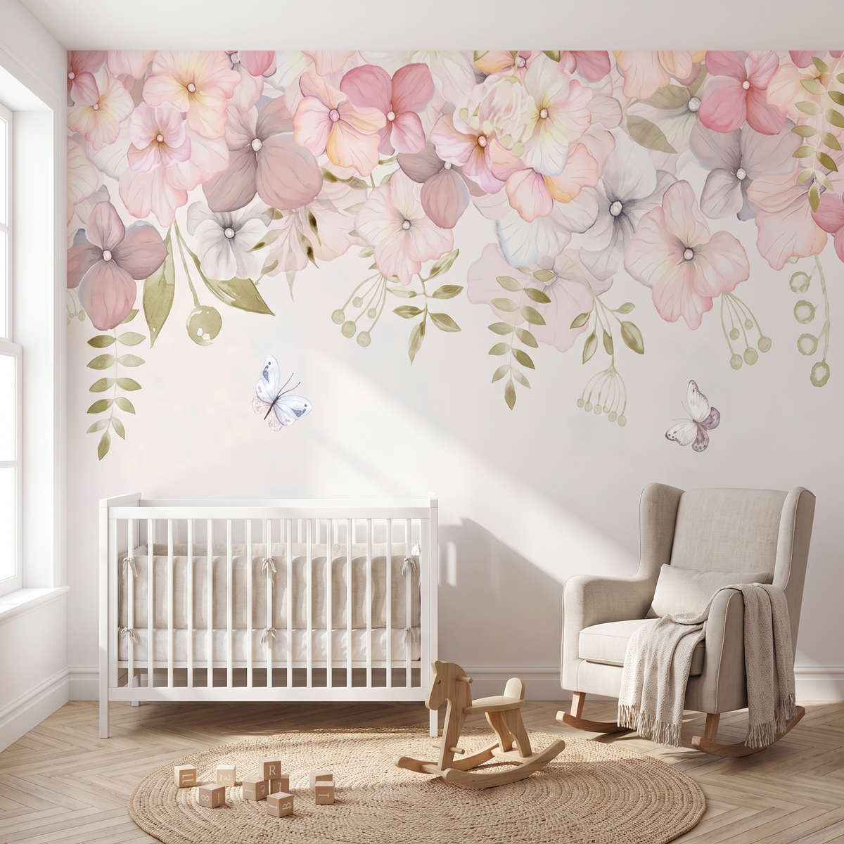 Papier peint panoramique Guirlande de fleurs, rose poudré posé du sol au plafond dans une chambre de bébé