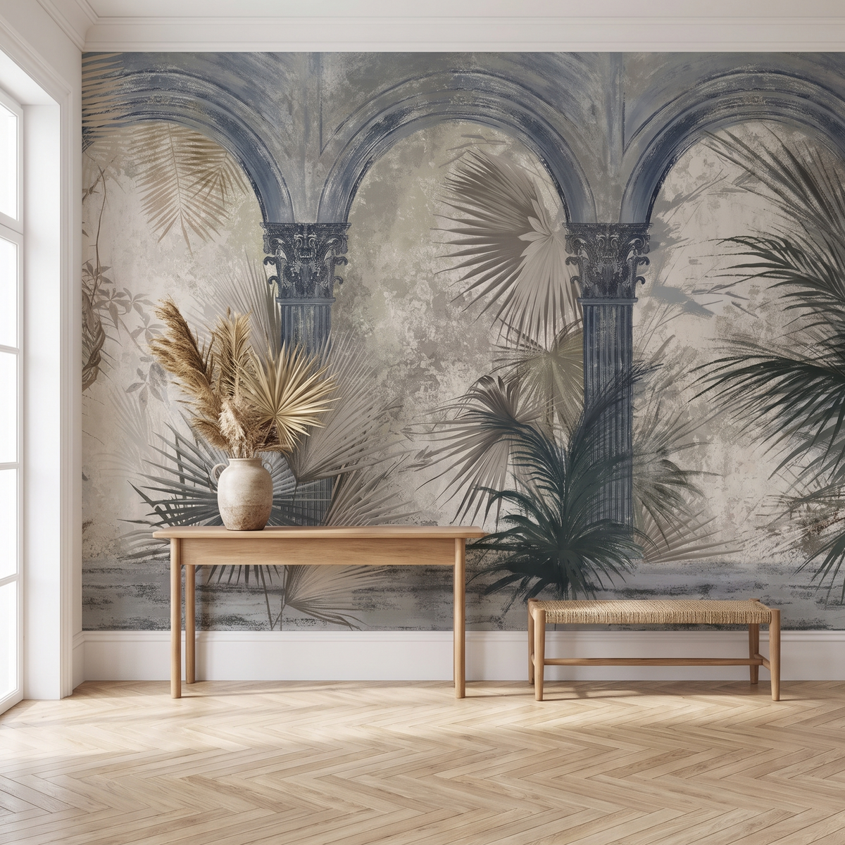 Papier peint panoramique Arches et palmes, gris posé du sol au plafond dans une entrée