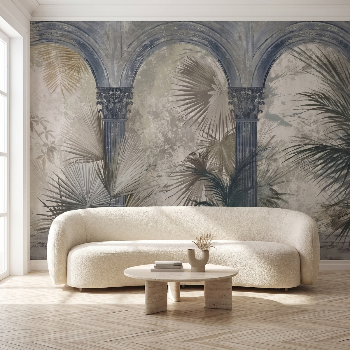 Papier peint panoramique Arches et palmes, gris posé du sol au plafond dans un salon