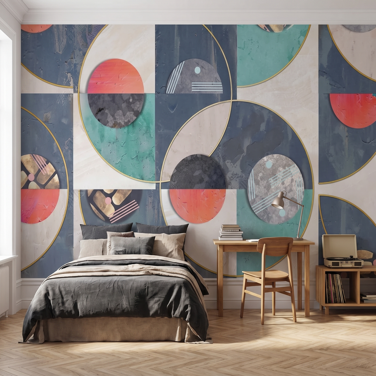 Papier peint panoramique Cercles années 70, bleu et corail posé du sol au plafond dans une chambre d’ado