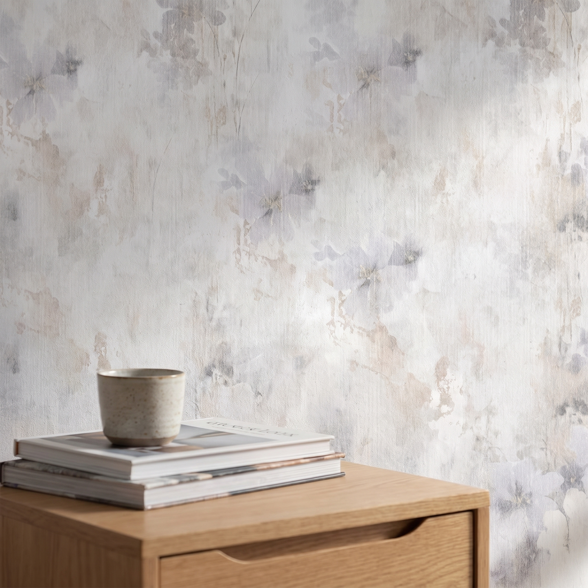 Détail du papier peint panoramique Enduit fleuri, gris perle, matière intissée mate