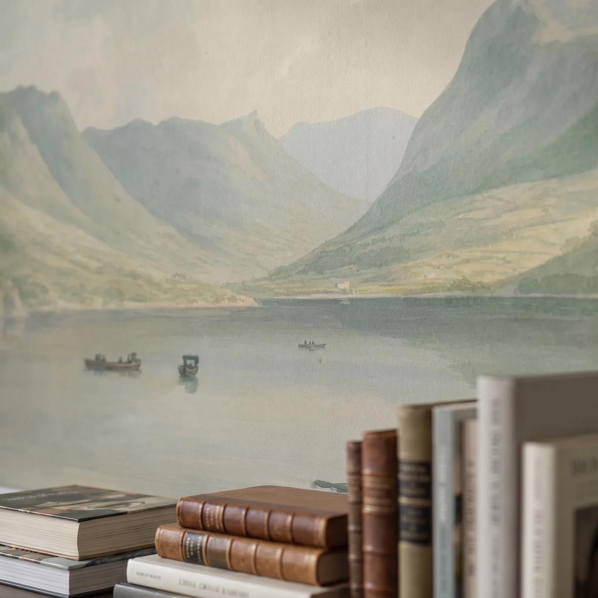 Détail du papier peint panoramique Lac alpin dans la brume, papier intissé mat