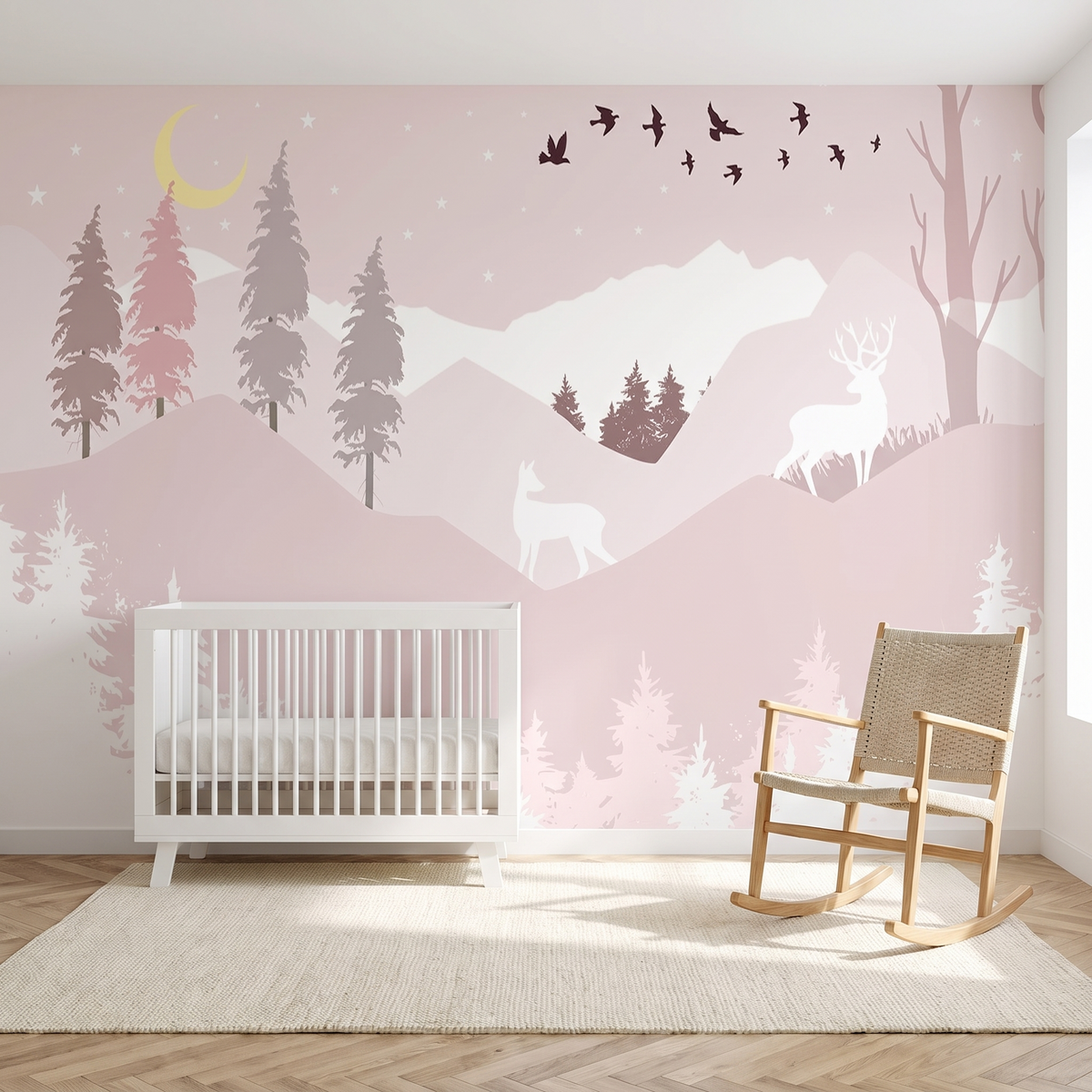 Papier peint panoramique Montagnes et biches, rose poudré posé du sol au plafond dans une chambre de bébé